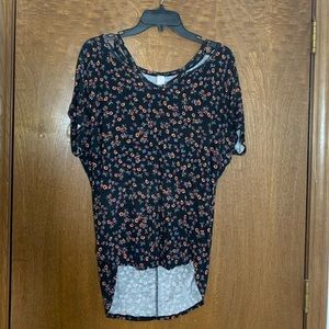 No Boundaries Short sleeved floral top large